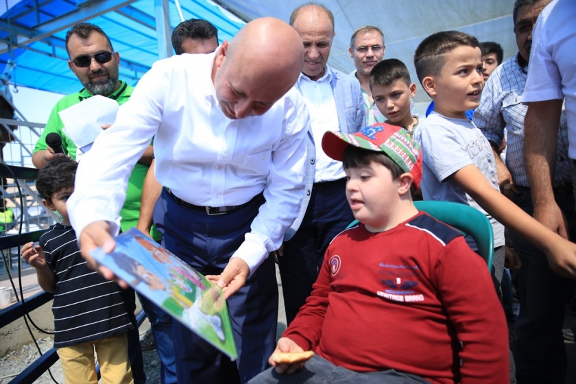 BAŞKAN ÇOLAKBAYRAKDAR OYMAAĞAÇDA VATANDAŞLARLA BAYRAMLAŞTI