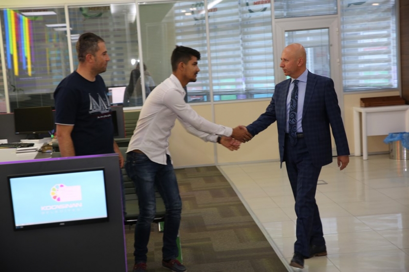 BAŞKAN ÇOLAKBAYRAKDAR PERSONELİ ODALARINDA ZİYARET ETTİ