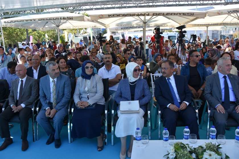 KOCASİNAN AKADEMİ YAZ KURSLARI FİNALİ BAKAN ÖZHASEKİYLE YAPILDI