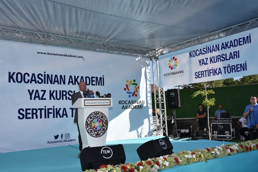 KOCASİNAN AKADEMİ YAZ KURSLARI FİNALİ BAKAN ÖZHASEKİYLE YAPILDI