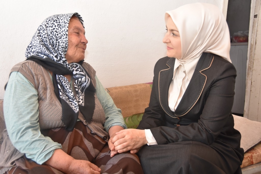 FATMA ÇOLAKBAYRAKDAR, EL ÖPTÜ GÖNÜL ALDI