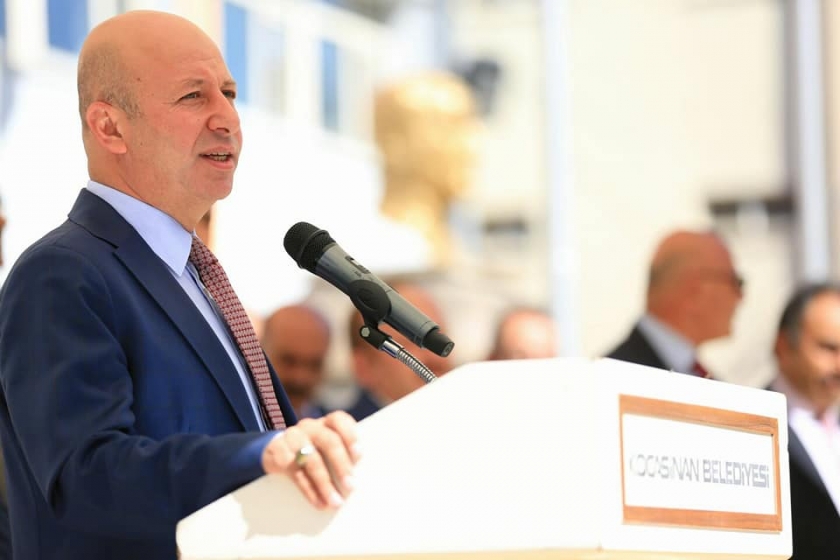 BAŞKAN ÇOLAKBAYRAKDAR ÖĞRENCİLERE AŞURE DAĞITTI