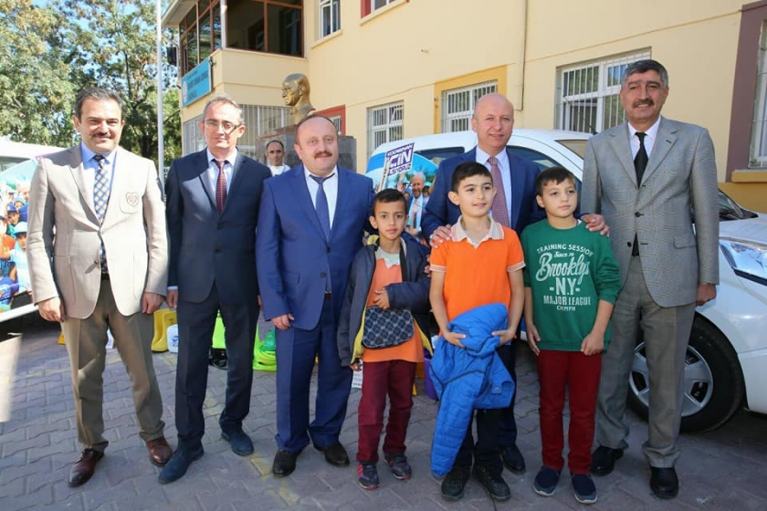 BAŞKAN ÇOLAKBAYRAKDAR ÖĞRENCİLERE AŞURE DAĞITTI