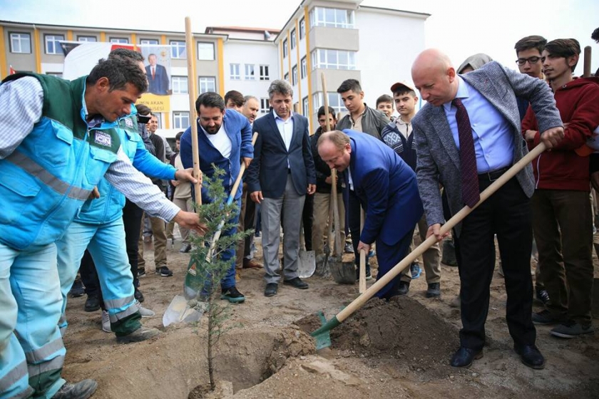 KOCASİNAN BELEDİYESİ AĞAÇLANDIRMA SEZONUNU AÇTI