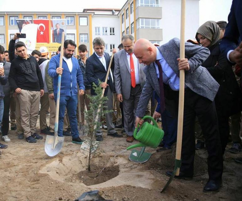 KOCASİNAN BELEDİYESİ AĞAÇLANDIRMA SEZONUNU AÇTI