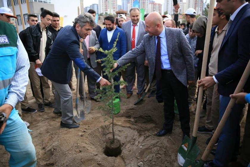 KOCASİNAN BELEDİYESİ AĞAÇLANDIRMA SEZONUNU AÇTI