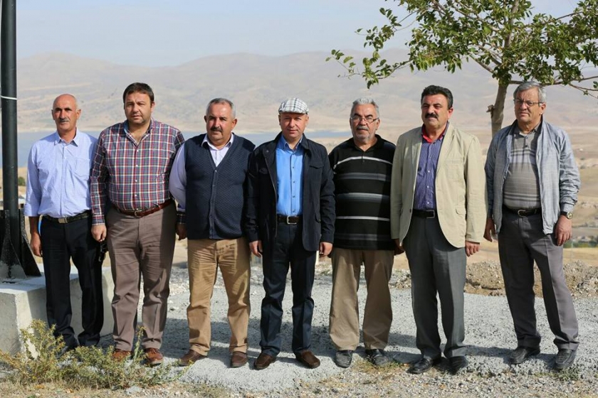 BAŞKAN ÇOLAKBAYRAKDAR ÜZÜM TOPLADI, PEKMEZ KAYNATTI