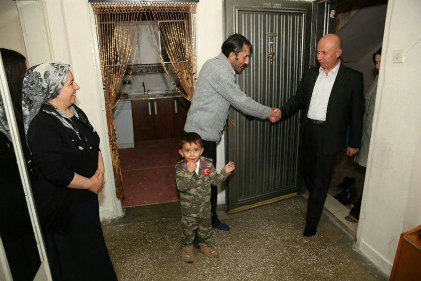 ÇOLAKBAYRAKDAR ÇİFTİNDEN ANLAMLI ZİYARET