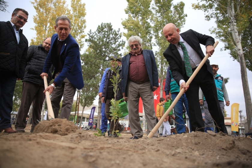 KOCASİNAN BELEDİYESİ MİNİK ÖĞRENCİLERİN EMEKLERİNİ TOPRAKLA BULUŞTURDU