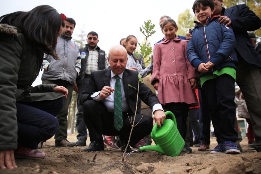 KOCASİNAN BELEDİYESİ MİNİK ÖĞRENCİLERİN EMEKLERİNİ TOPRAKLA BULUŞTURDU