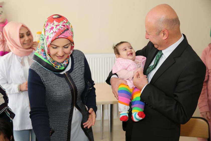 ÇOLAKBAYRAKDAR ÇİFTİ, EL EMEĞİ GÖZ NURU ÜRÜNLERİ İNCELEDİ