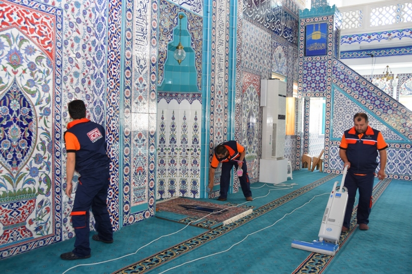 KOCASİNAN’IN CAMİ TEMİZLEME HİZMETİNE VATANDAŞTAN TAM NOT