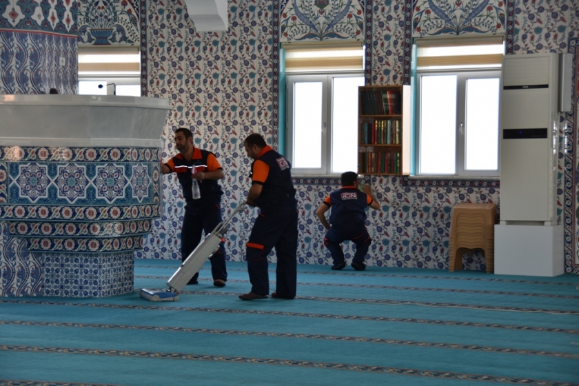 KOCASİNAN’IN CAMİ TEMİZLEME HİZMETİNE VATANDAŞTAN TAM NOT