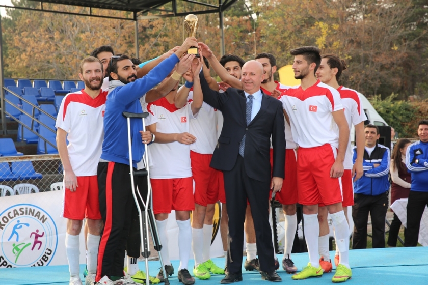 KOCASİNAN’IN ULUSLARARASI FUTBOL TURNUVASI’NDA DOSTLUK KAZANDI