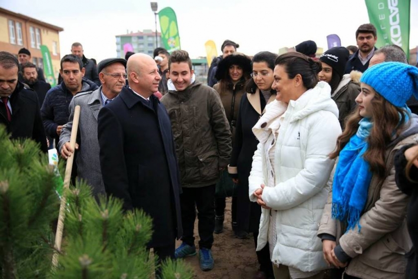 EĞİTİMCİNİN DOSTU BAŞKAN ÇOLAKBAYRAKDAR, ÖĞRETMENLER GÜNÜ’NÜ TAÇLANDIRDI
