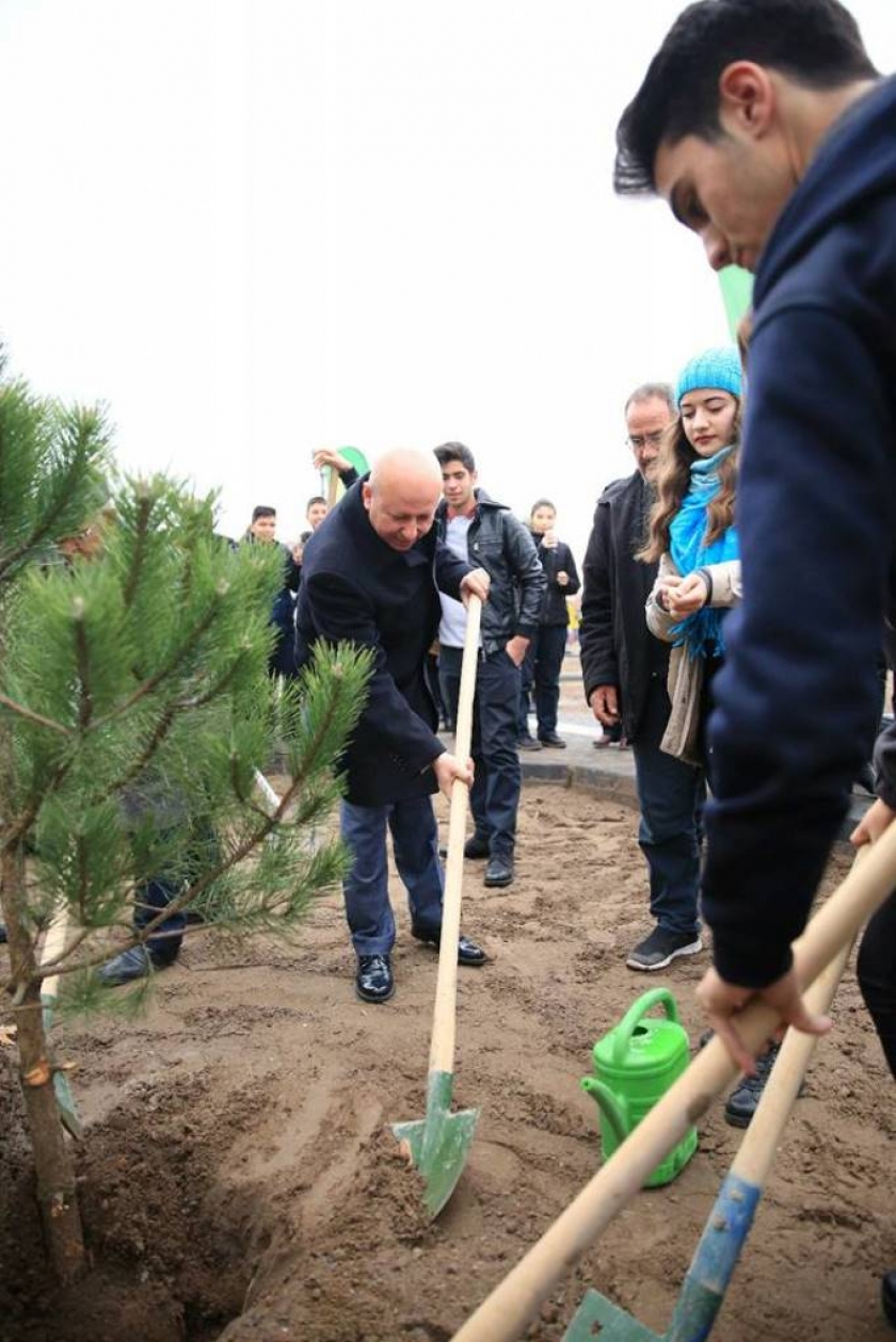 EĞİTİMCİNİN DOSTU BAŞKAN ÇOLAKBAYRAKDAR, ÖĞRETMENLER GÜNÜ’NÜ TAÇLANDIRDI