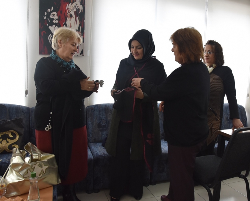 BAYAN ÇOLAKBAYRAKDAR ÇERKES HANIMLARLA BİR ARAYA GELDİ