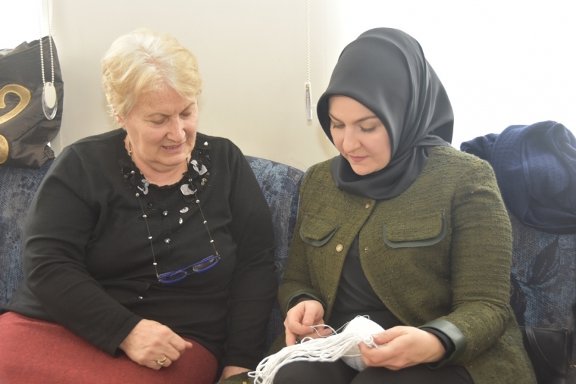 BAYAN ÇOLAKBAYRAKDAR ÇERKES HANIMLARLA BİR ARAYA GELDİ