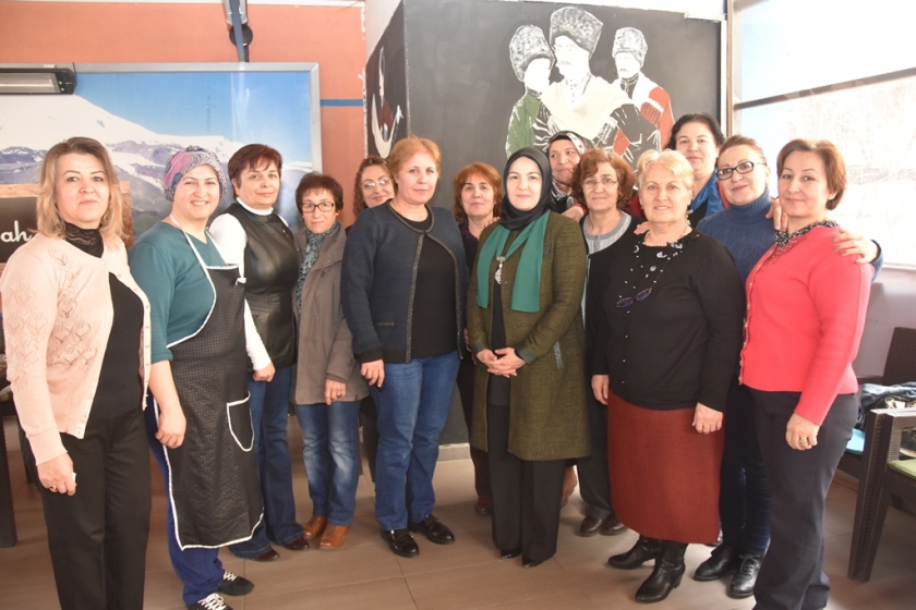BAYAN ÇOLAKBAYRAKDAR ÇERKES HANIMLARLA BİR ARAYA GELDİ