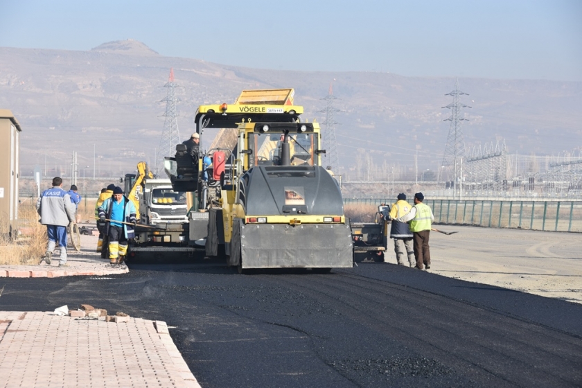 KOCASİNAN’DA ASFALT ÇALIŞMALARI YAZ-KIŞ DEVAM EDİYOR