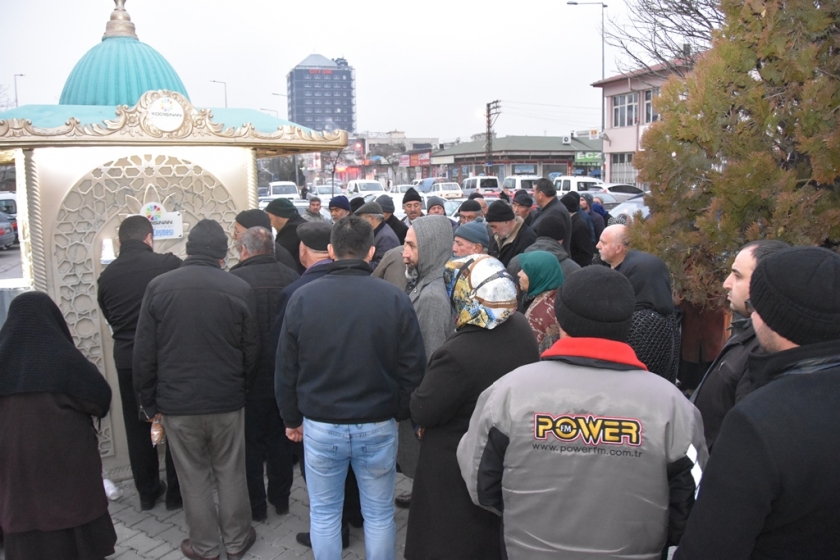 KOCASİNAN’IN İKRAMLARI YÜZLERİ GÜLDÜRÜYOR