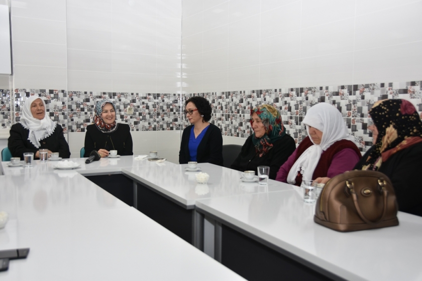 FATMA ÇOLAKBAYRAKDAR, KOCASİNANLI YAŞLILAR İÇİN KAHVE YAPTI