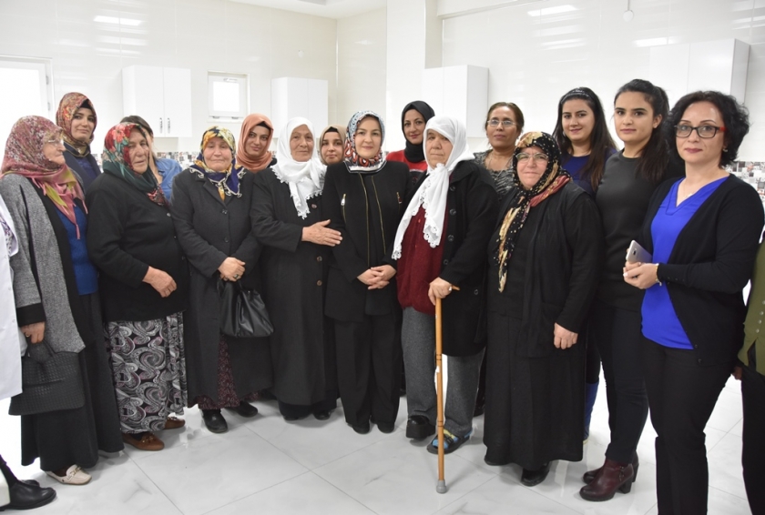 FATMA ÇOLAKBAYRAKDAR, KOCASİNANLI YAŞLILAR İÇİN KAHVE YAPTI