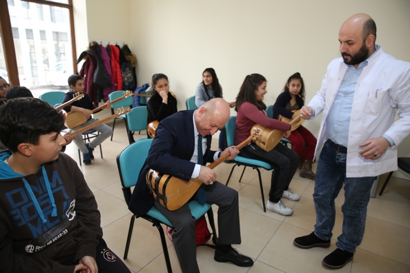 BAŞKAN ÇOLAKBAYRAKDAR, KOCASİNAN AKADEMİ’DE ÇOCUKLARLA BİRLİKTE