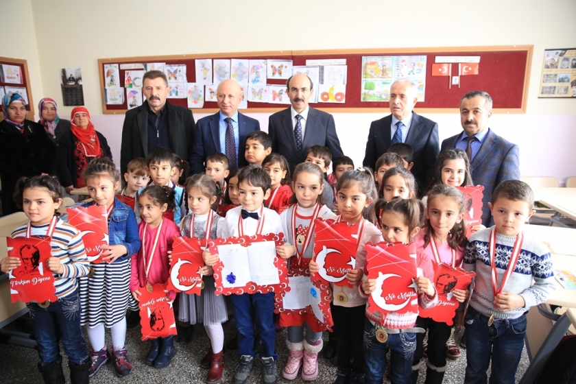KOCASİNAN BELEDİYESİ ÇOCUKLARA KARNE HEDİYESİ OLARAK DERGİ DAĞITTI