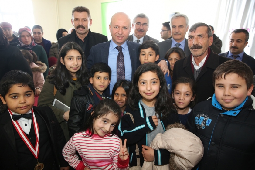 KOCASİNAN BELEDİYESİ ÇOCUKLARA KARNE HEDİYESİ OLARAK DERGİ DAĞITTI