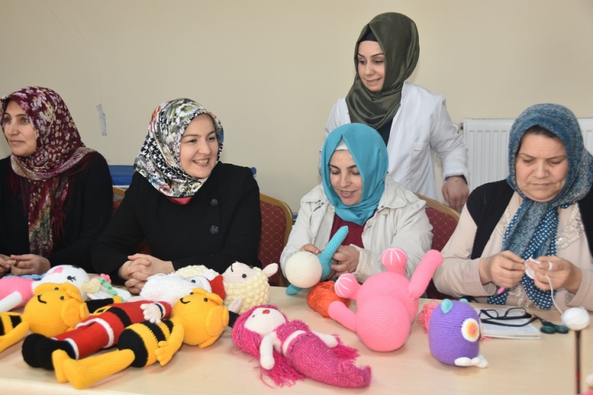 KOCASİNAN AKADEMİ’NİN KURSİYERLERİ EV EKONOMİSİNE KATKI SAĞLIYOR