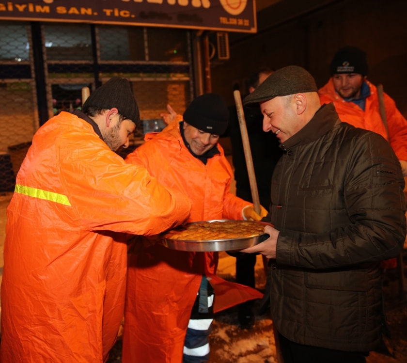 BAŞKAN ÇOLAKBAYRAKDAR KAR TEMİZLEME ÇALIŞMALARINI İNCELEDİ