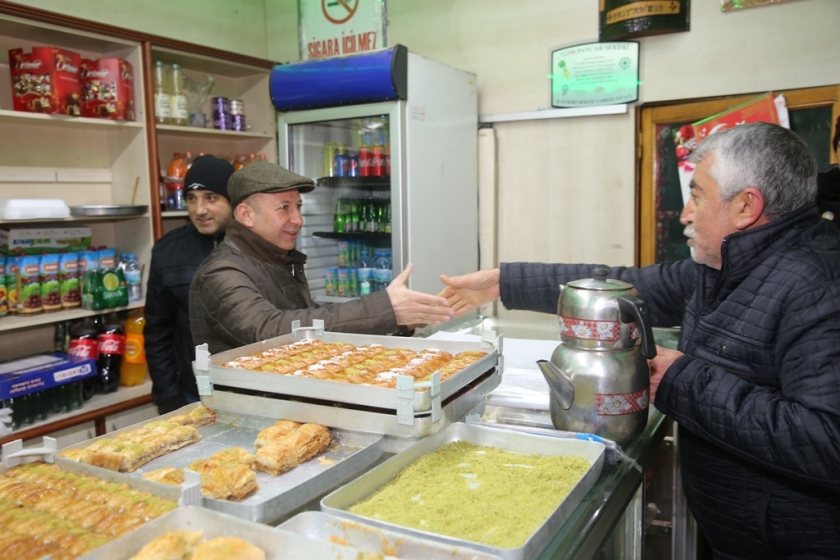 BAŞKAN ÇOLAKBAYRAKDAR’DAN YENİMAHALLE’DE ESNAF ZİYARETİ