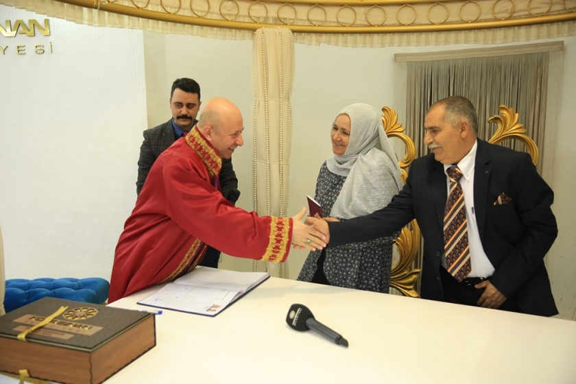 İKİNCİ BAHAR NİKAHINI BAŞKAN ÇOLAKBAYRAKDAR KIYDI