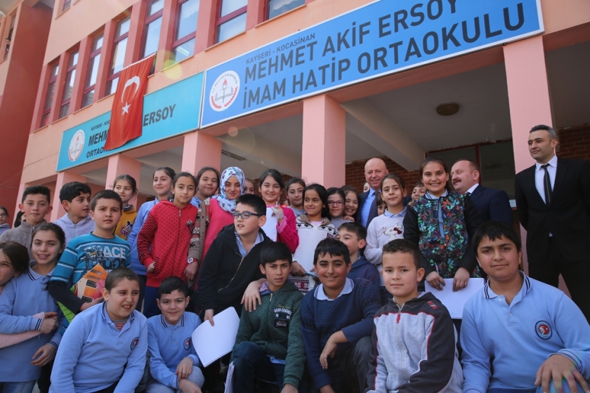 KOCASİNAN BELEDİYESİ, OKULLARDA STANDARTI YÜKSELTİYOR