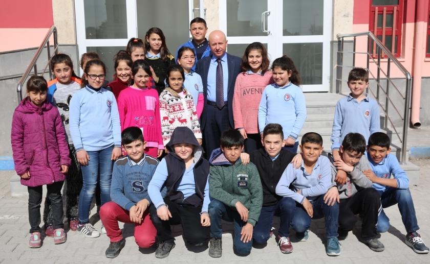 KOCASİNAN BELEDİYESİ, OKULLARDA STANDARTI YÜKSELTİYOR