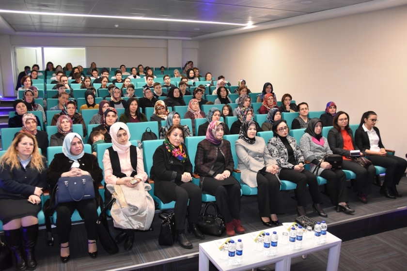 KOCASİNAN’DA GİYİLEBİLİR TEKNOLOJİ KONUŞULDU
