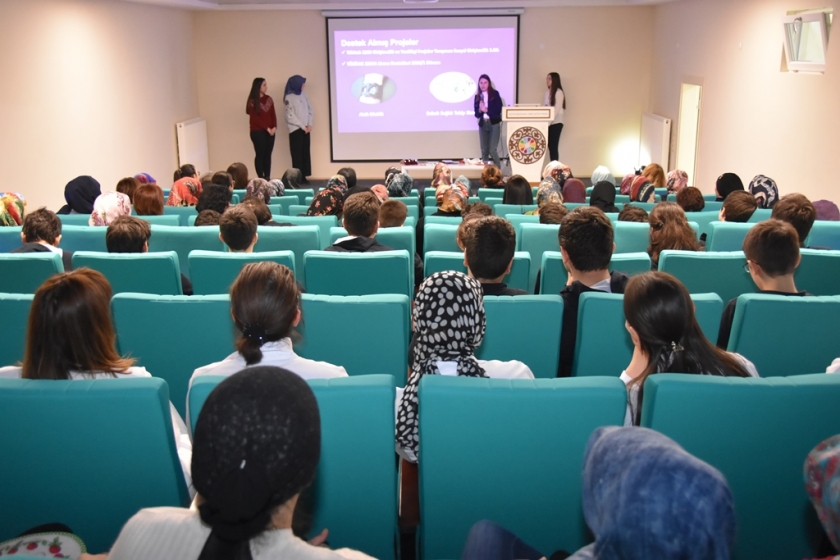 KOCASİNAN’DA GİYİLEBİLİR TEKNOLOJİ KONUŞULDU