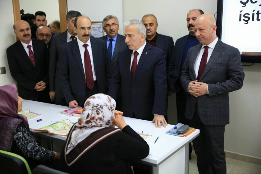 KOCASİNAN’DA TÜRKİYE GENELİNDEKİ İLK OKUMA YAZMA SERTİFİKA TÖRENİ