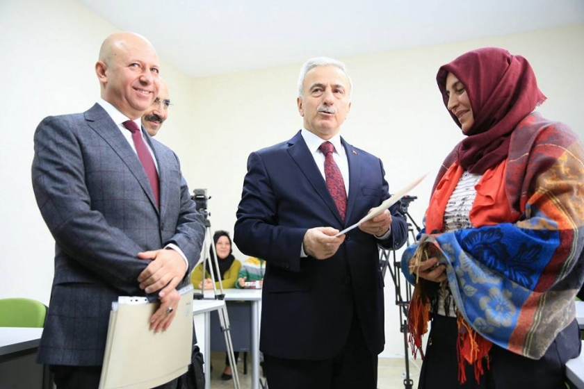 KOCASİNAN’DA TÜRKİYE GENELİNDEKİ İLK OKUMA YAZMA SERTİFİKA TÖRENİ