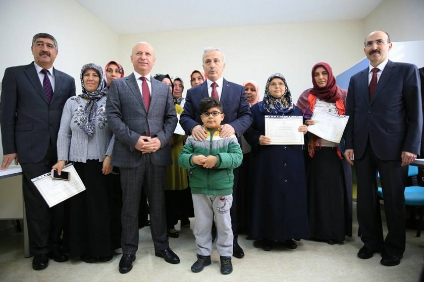 KOCASİNAN’DA TÜRKİYE GENELİNDEKİ İLK OKUMA YAZMA SERTİFİKA TÖRENİ