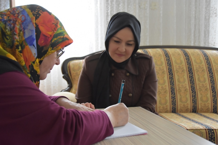 FATMA ÇOLAKBAYRAKDAR OKUMA YAZMA ÖĞRENEN KURSİYERLERİ ZİYARET ETTİ