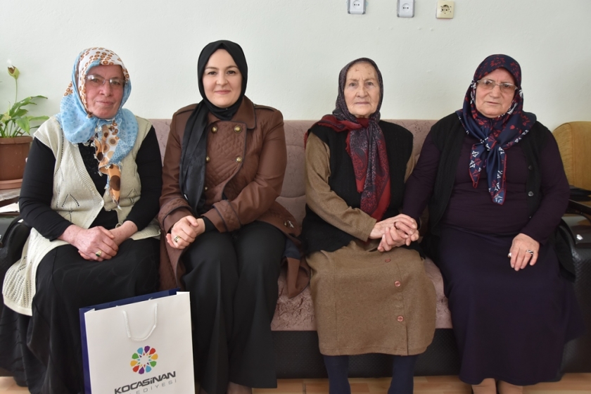 FATMA ÇOLAKBAYRAKDAR OKUMA YAZMA ÖĞRENEN KURSİYERLERİ ZİYARET ETTİ