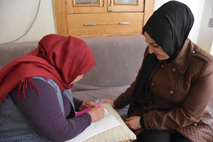 FATMA ÇOLAKBAYRAKDAR OKUMA YAZMA ÖĞRENEN KURSİYERLERİ ZİYARET ETTİ