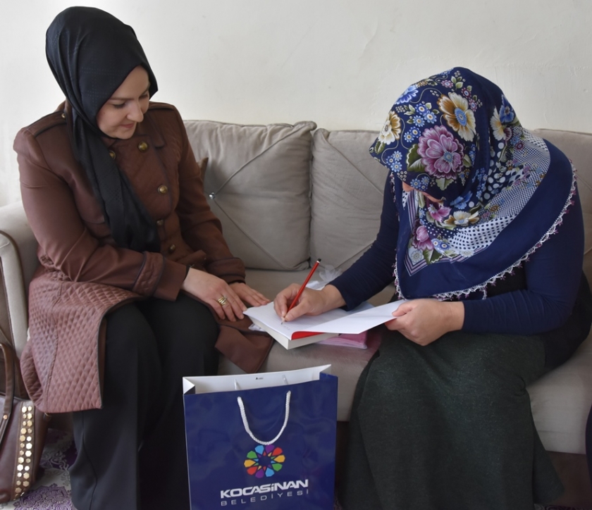FATMA ÇOLAKBAYRAKDAR OKUMA YAZMA ÖĞRENEN KURSİYERLERİ ZİYARET ETTİ