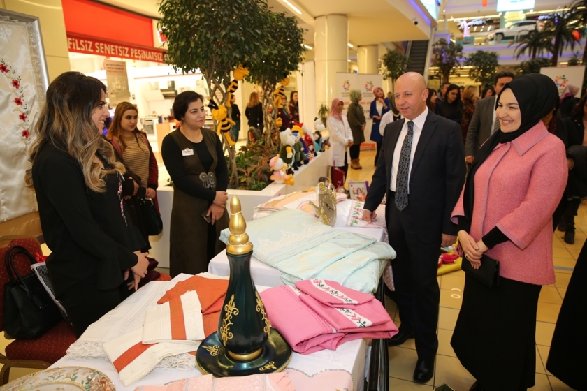 KOCASİNAN AKADEMİ SERGİ HAZIRLIĞINDA