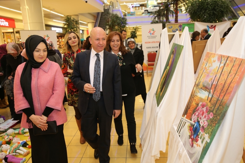 KOCASİNAN AKADEMİ SERGİ HAZIRLIĞINDA