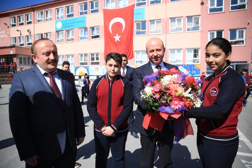 BAŞKAN ÇOLAKBAYRAKDAR, “OKULLARDA ÖRNEK PROJELERİ HAYATA GEÇİRİYORUZ”