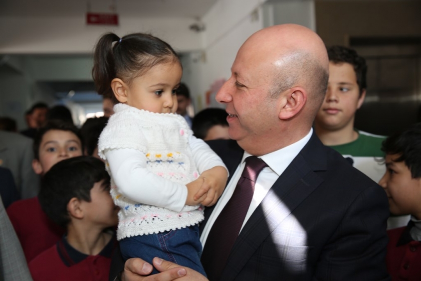 BAŞKAN ÇOLAKBAYRAKDAR, “OKULLARDA ÖRNEK PROJELERİ HAYATA GEÇİRİYORUZ”