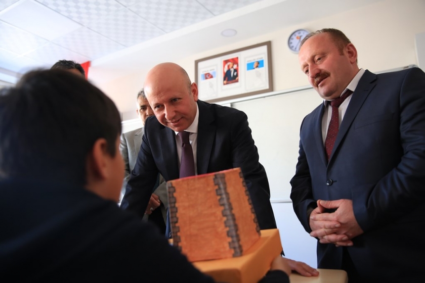 BAŞKAN ÇOLAKBAYRAKDAR, “OKULLARDA ÖRNEK PROJELERİ HAYATA GEÇİRİYORUZ”